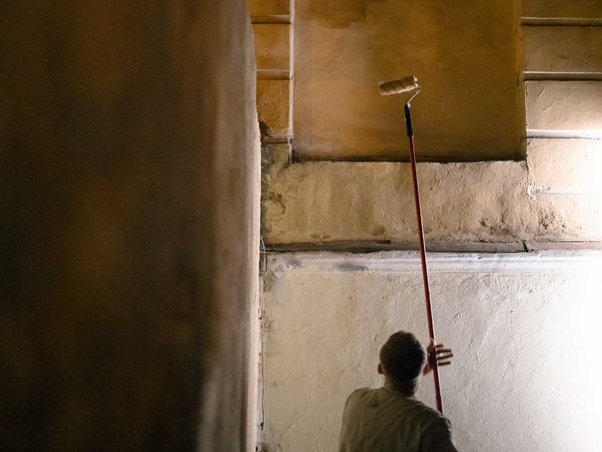 comment décorer un mur trop haut ?