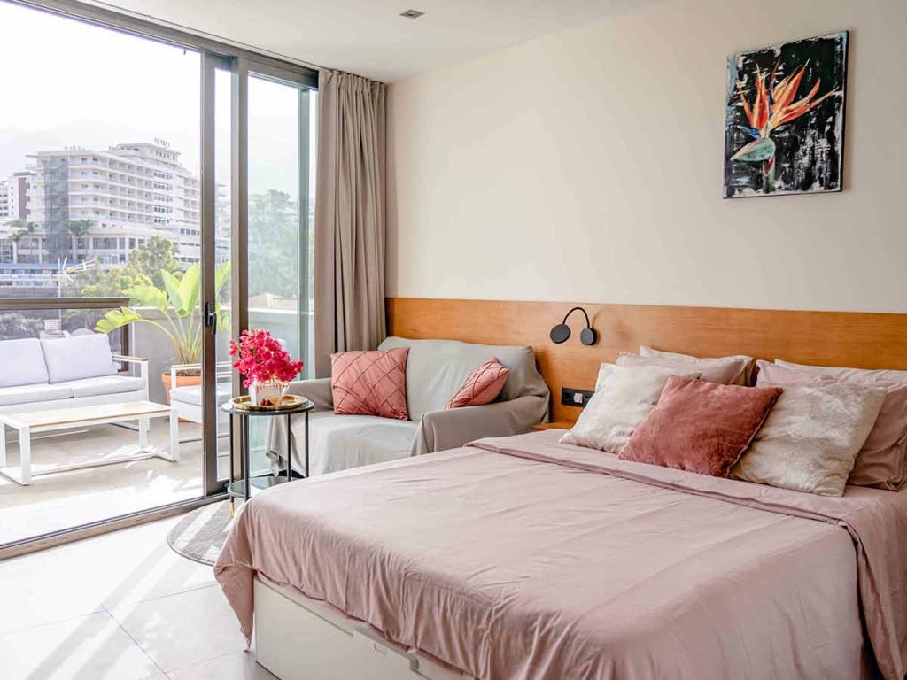 coin cocooning avec coussins et couvertures