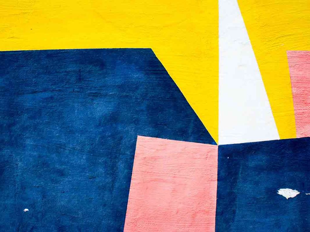 utiliser des peintures et des papiers peints pour ajouter de la couleur et de la texture 1