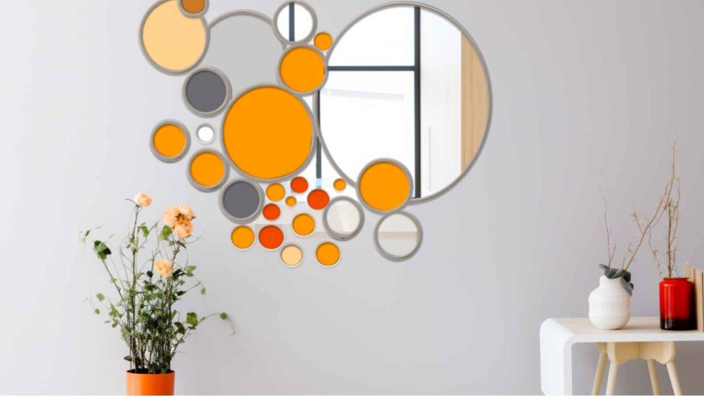 peindre le miroir avec une couleur vive pour quil se demarque de la piece