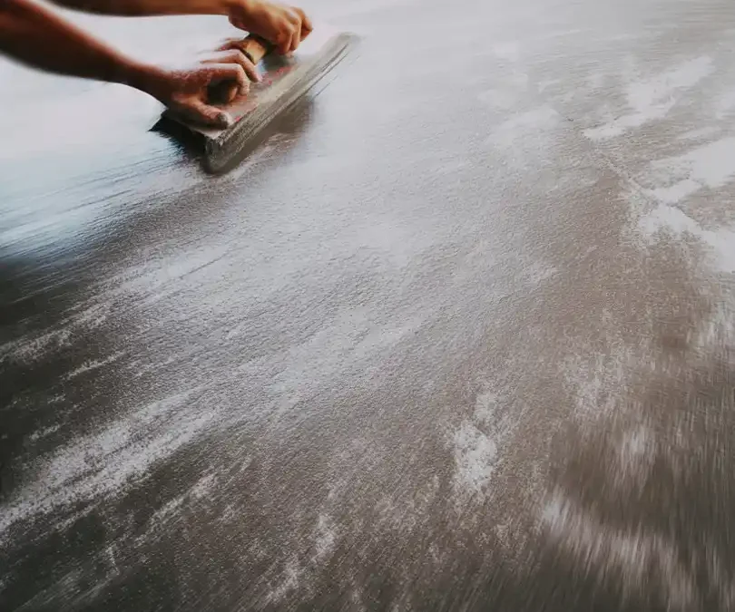Béton Ciré sur Carrelage : Le Guide Complet pour une Rénovation Réussie