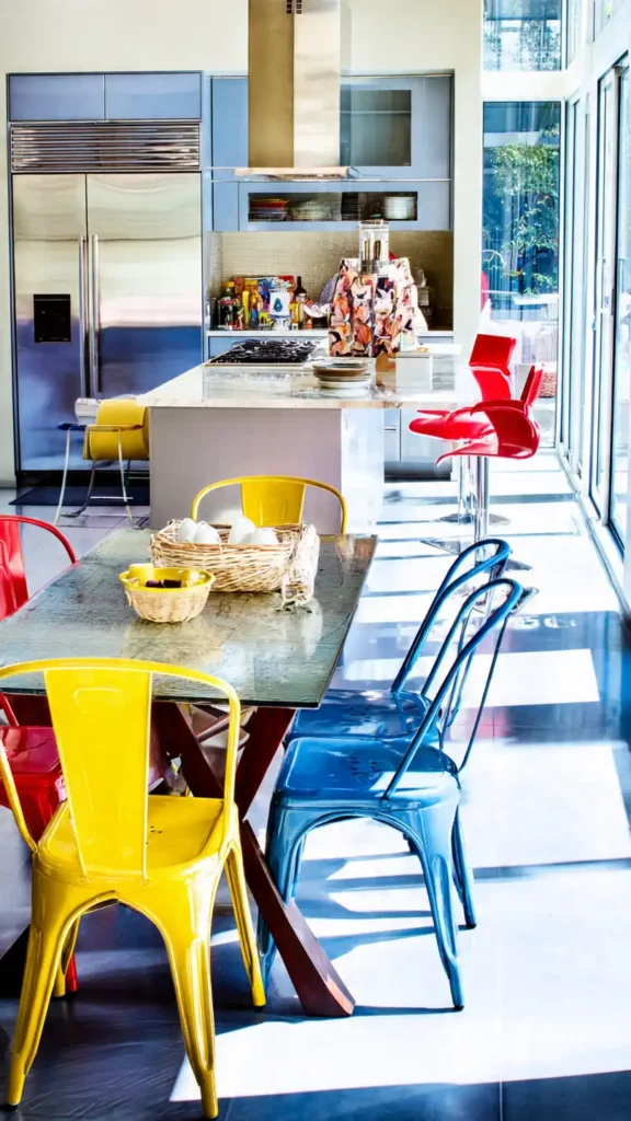 chaises industrielles au delà de la tolix