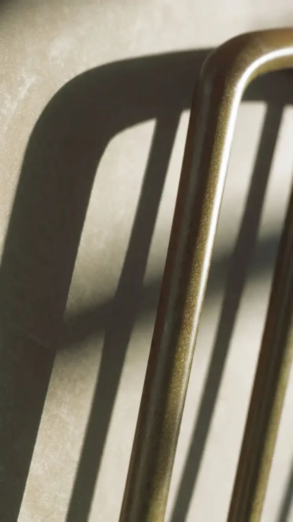 où acheter et comment reconnaître une authentique chaise tolix